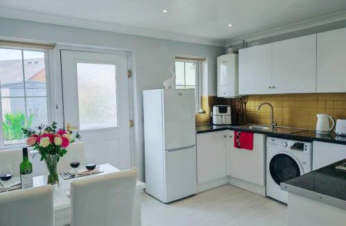 Port Talbot House | Fully accessible bungalow by the Beach