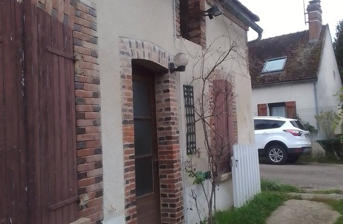 La Celle-Saint-Cyr Apartment | Fully equipped house. Total peace and comfort.