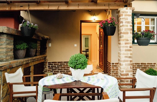 Melikia Apartment | Fully equipped and functional apartment in the heart of the village.