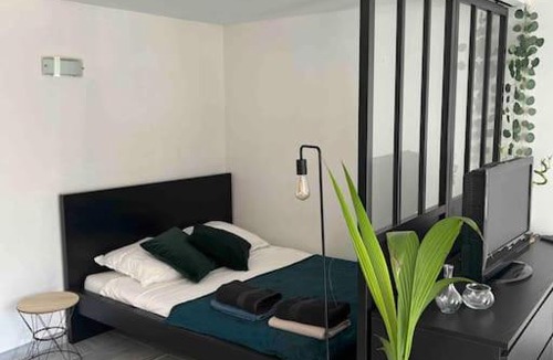 Les Chartreux Apartment | Fully equipped apartment next to the Longchamp