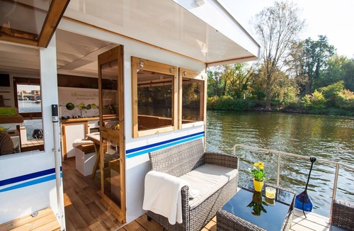 Priepert Boat Rental | Fully-Equipped Boat 'Lisa' with Terraces