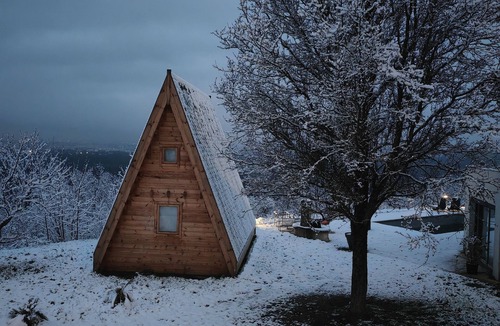 Vancia - Crepieux Ski Chalet | fully-equipped wooden chalet with whirlpool bath