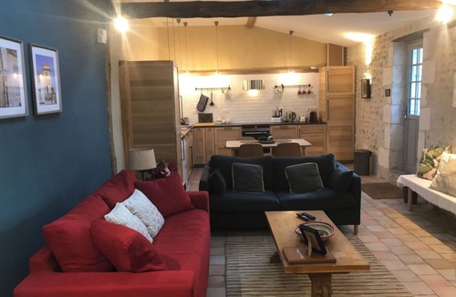 Riberac Bed & Breakfast | Fully equipped, modern studio in the most charming B&B in the heart of Ribérac.