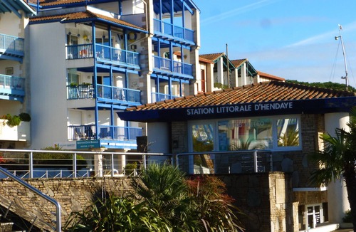Hendaye Apartment | Fully equipped spacious-sunny apart bordering Spain. Private Pool & terrace
