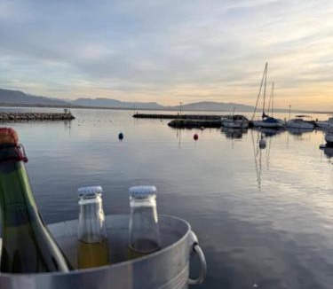 Nyon Boat Rental | Fully equipped sailing boat and zodiac