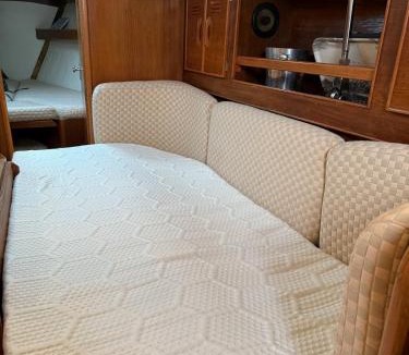 Nyon Boat Rental | Fully equipped sailing boat and zodiac