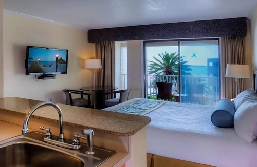 Rocky Point Apartment | Fully Equipped Waterfront Suite with Resort Amenities on Tampa Bay