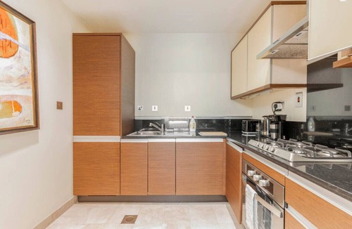 Palm Jumeirah Condo | Fully-equppied studio with private beach and pool