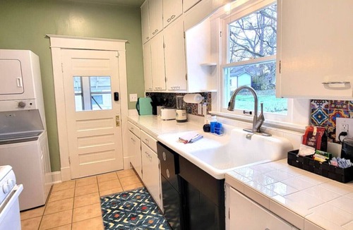 Walnut Street House | Fully Fenced Yard, Dogs Welcome, Near MSU and Cox South
