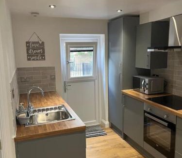 Greenhithe Apartment | Fully fitted studio flat with riverside views