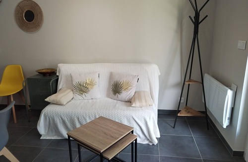 Labastide-Castel-Amouroux Apartment | Fully equipped 30m2 house in the countryside. Near Casteljaloux.