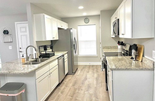 Lakeland House | Fully Furnished 3BR Home for 30–90 Day Stays in Lakeland
