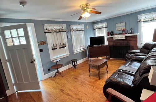 Wareham Center House | Fully Furnished home short walk to Swifts Beach