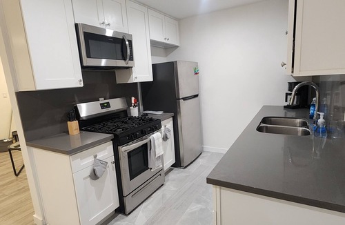 Northridge Apartment | Fully Furnished Renovated 1BR Balcony Gated Parking Northridge
