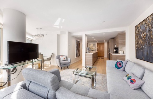 Coal Harbour Condo | Fully furnished Spacious luxury suite with water & mountain views - Coal Harbour