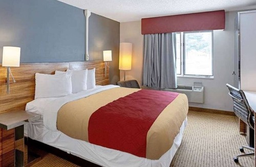 Clinton Apartment | Fully Furnished Studio Available in Clinton, IA