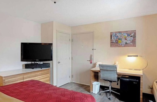 Clinton Apartment | Fully Furnished Studio Available + breakfast and cleaning, 2 week min stay