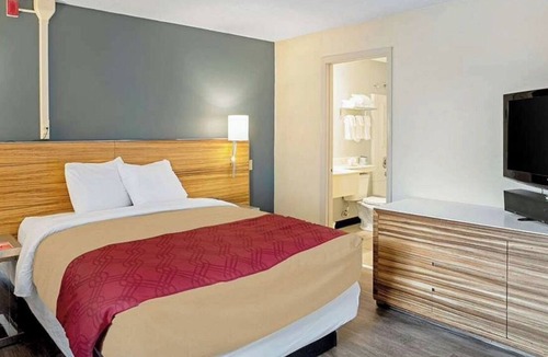 Clinton Apartment | Fully Furnished Studio Available + breakfast and cleaning, 2 week min stay
