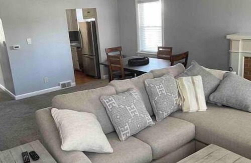 Southmont Apartment | Fully Furnished Upper Suite in quiet Southmont.