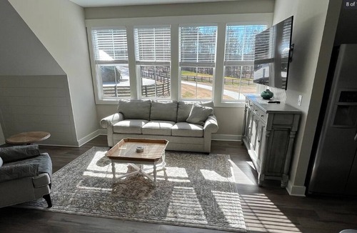 Sharpsburg Apartment | Fully Furnished Upstairs Executive Apartment 3 miles from Peachtree City, GA