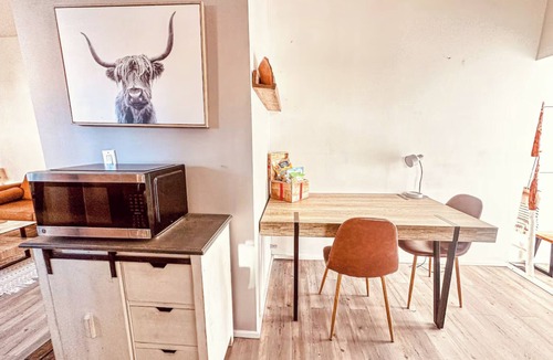 Pico-Union Apartment | Fully Loaded Separate Entrance 1 Bed + Bonus Rm near Downtown- Sun Flooded