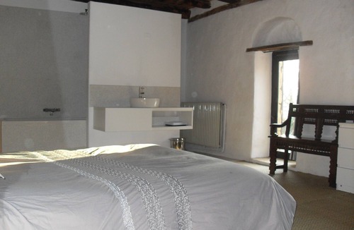 Sainte-Alvere House | Fully modernised and restored stone farmhouse