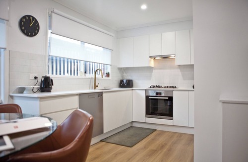 Cranbourne West House | Fully Renovated Lux Retreat In Cranbourne West. The true center of Melbourne