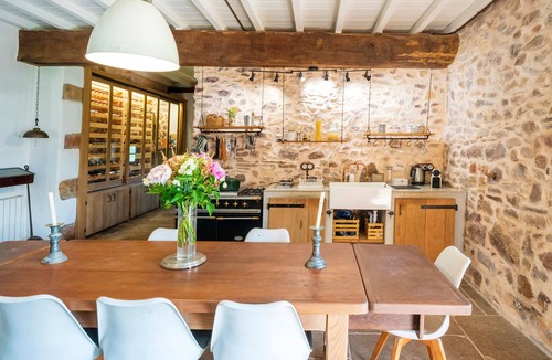 Sare House | Fully Renovated 16th-Century Farmhouse 20 Minutes from the Ocean, at the Foot of Hiking Trails