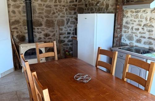 Nedde House | Fully renovated former barn 10 minutes from Lac de Vassivière.
