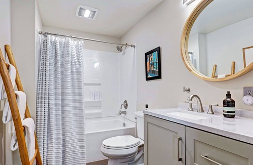 Northgate House | Fully Renovated Seattle Style Close to Major Amenities