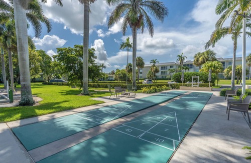 West Naples Condo | Fully renovated upscale 2-bedroom condo in the heart of Old Naples.