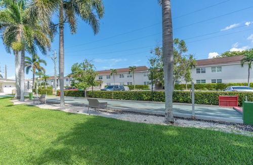 West Naples Condo | Fully renovated upscale 2-bedroom condo in the heart of Old Naples.