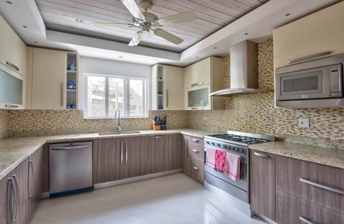 Merlin Bay Villa | Fully staffed beach villa