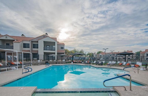 North Scottsdale Apartment | Fully Stocked Kitchen Upscale Gourmet Retreat