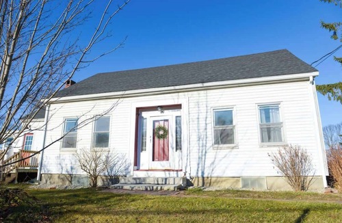Freeport House | Fully Updated Airy Historic Home in South Freeport