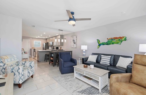 Bradenton Beach Condo | Fully updated Direct Beachfront 2 bed, 2 full bath condo w/heated beachside pool