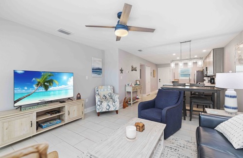 Bradenton Beach Condo | Fully updated Direct Beachfront 2 bed, 2 full bath condo w/heated beachside pool