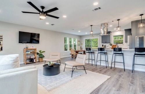 Dripping Springs House | Fully Updated Dripping escape w/Pool on 2 acres