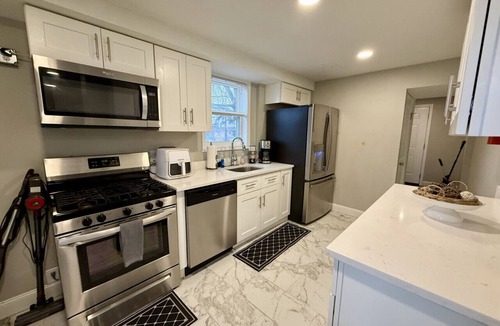 Baldwin House | Fun 4 BR 2 bath FULL renovated house w/driveway