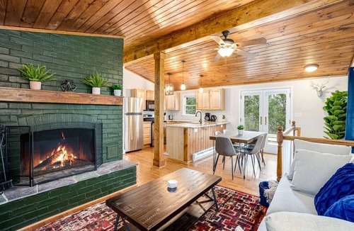 Millville Cabin | Fun and Modern Cabin with Pool Table, Hot Tub and Fire Pit for Your Perfect Getaway in Historic Harpers Ferry, WV