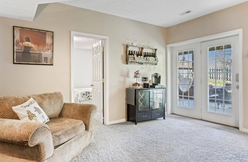 Williamsburg House | Fun and Open Space Near Everything - Pool table, Hot Tub in Williamsburg