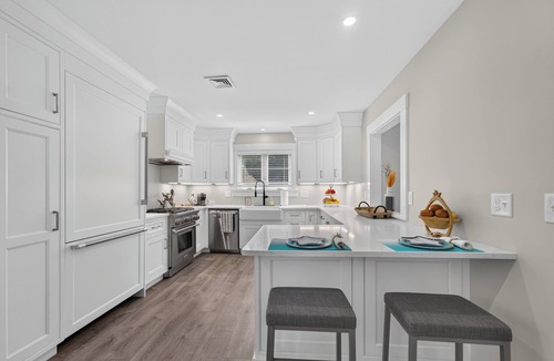 Buzzards Bay House | Fun and Sun on the Bay! Waterfront- Slps 6!