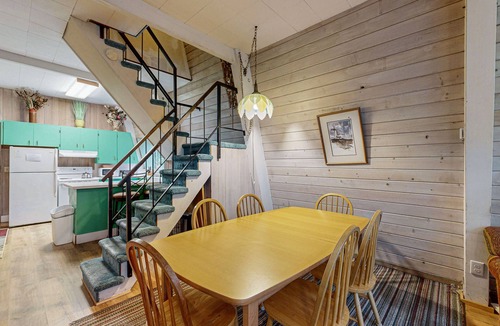 Gleneden Beach House | Fun and Unforgettable Beach House - Dog-friendly with a Great Location