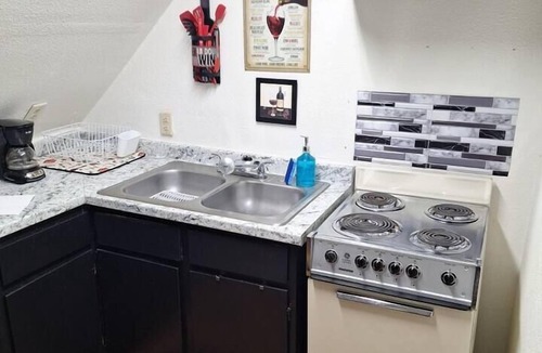 Old North Knoxville Apartment | Fun Attic! Near Downtown and UT -Knoxville