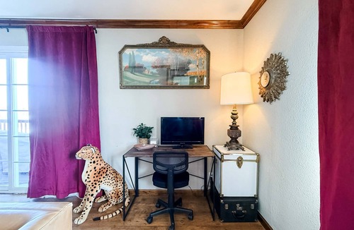 Beaver Shores House | Fun Beaver Lake Getaway+Views+Hot Tub