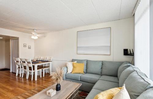 Midtown Ocean City Apartment | Fun & Comfy Beachside Getaway ~ King Bed ~ Balcony