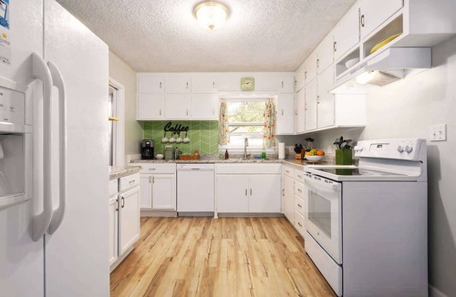 Lee's Summit House | Fun!Convenient Sleeps 10!Walk to FanFest Shuttle