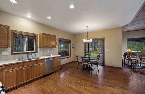Graeagle Cabin | Fun Family Cabin in the Heart of the Lost Sierra w/ BBQ, Games and Tons of Space