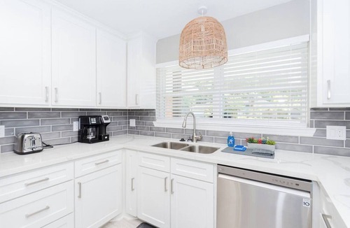 Clear Lake Shores House | Fun Family Getaway Near Kemah Boardwalk, Game Room, BBQ Grill & Coastal Vibes!