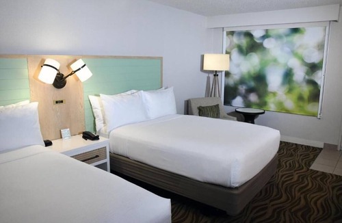 Lake Buena Vista Hotel | Fun-Filled Oasis near Disney Springs: Pools, Dining, Shuttle